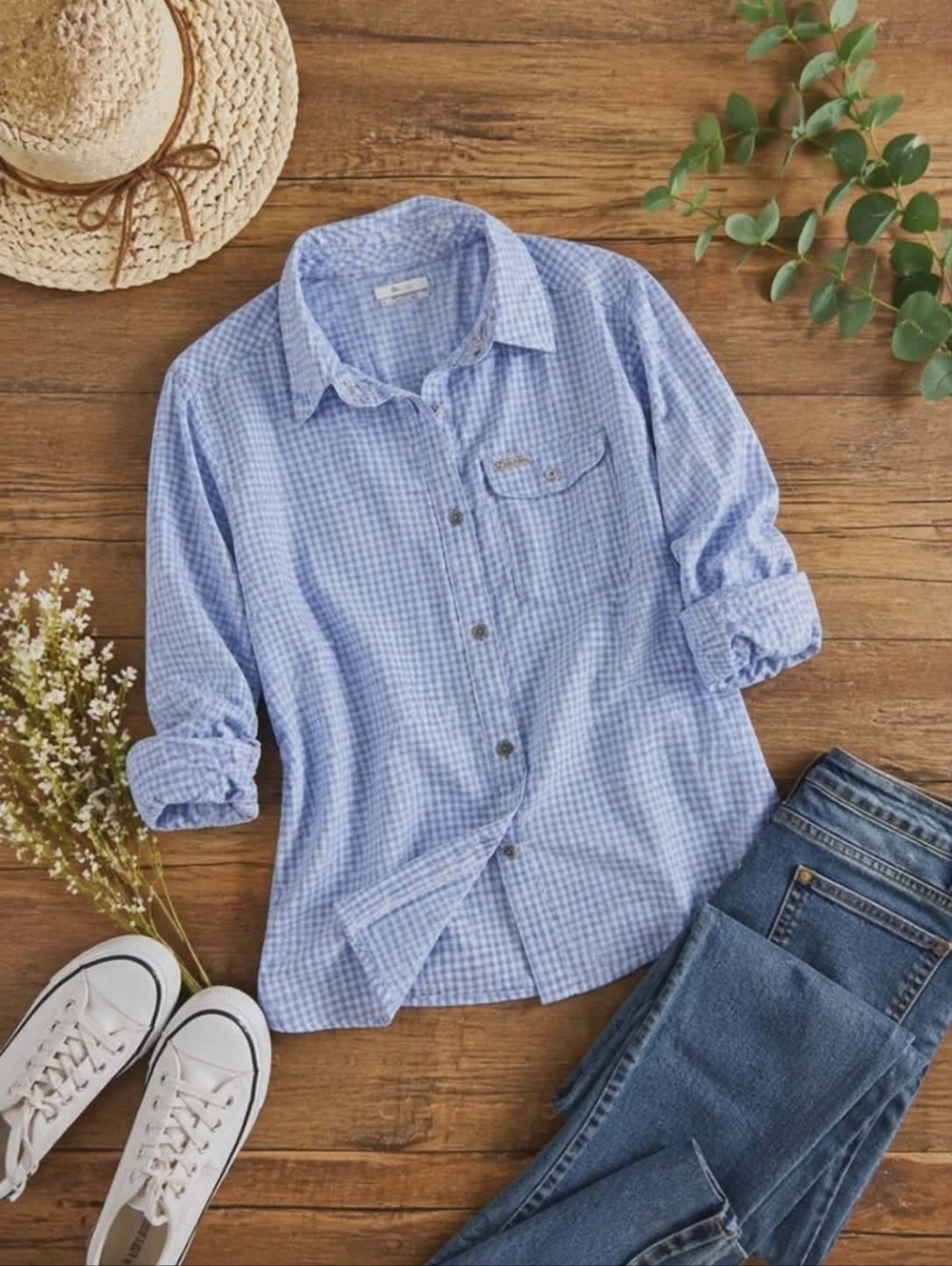 Columbia Women's  Light Blue Gingham Button Up Lightweight Shirt. Size Large